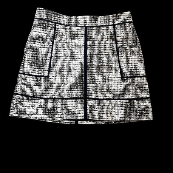 ☘️Ann Taylor Black and White A-line Mini Skirt for Work - Picture 1 of 3